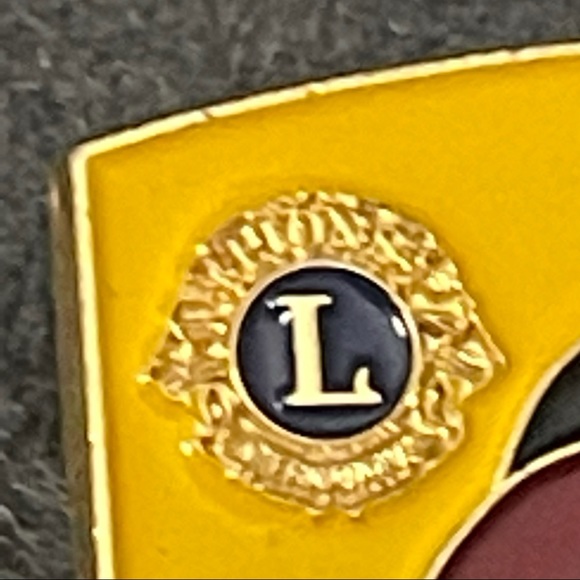 Lions club collectors pin - Picture 2 of 3